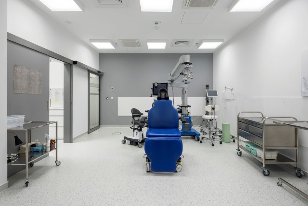 Lens-replacement-surgery-abroad-Cataract-refractive-lens-exchange-eye-clinic-Prague-Czech-republic